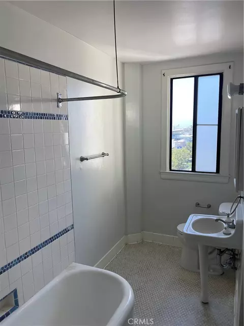 Bath - 315 W 3rd #903, Long Beach, CA 90802 photo 1 of 2