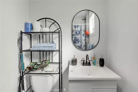 Bath - 2110 E Hatchway, Compton, CA 90222 photo 2 of 5
