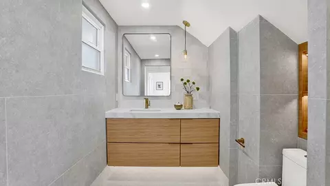 Bath - 2747 E Ocean Blvd, Long Beach, CA 90803 photo 3 of 11