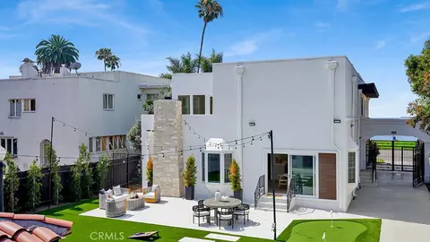 Exterior - 2747 E Ocean Blvd, Long Beach, CA 90803 photo 10 of 12