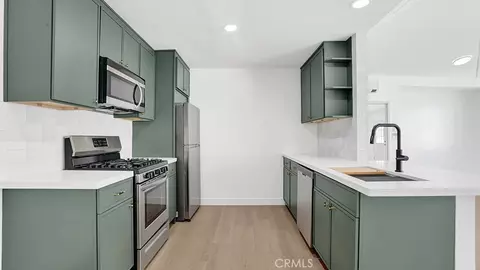 Kitchen - 2747 E Ocean Blvd, Long Beach, CA 90803 photo 11 of 12