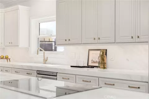 Kitchen - 2747 E Ocean Blvd, Long Beach, CA 90803 photo 8 of 12