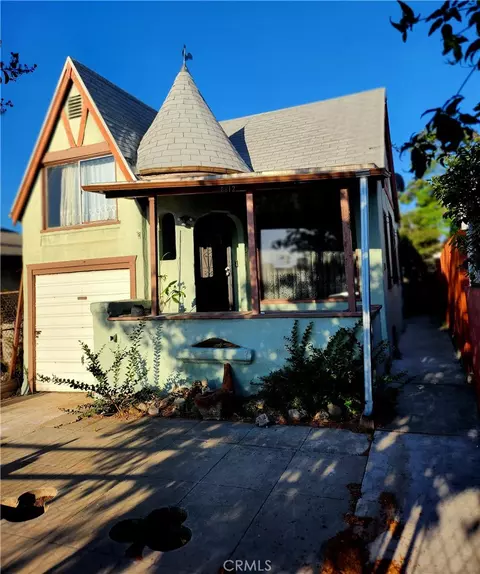 6812 S Van Ness, Los Angeles, CA 90047