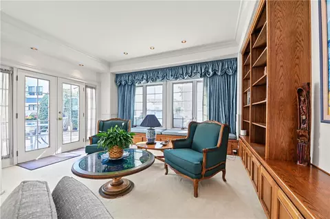 Living - 40 E Neapolitan Ln, Long Beach, CA 90803 photo 9 of 13