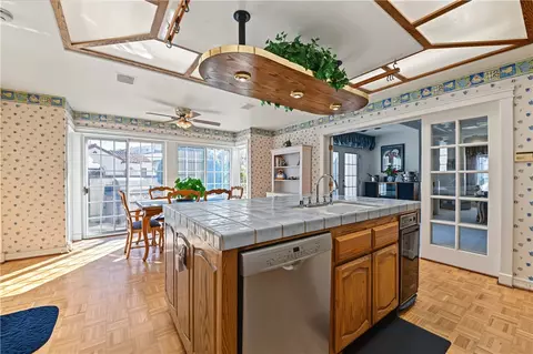 Kitchen - 40 E Neapolitan Ln, Long Beach, CA 90803 photo 6 of 7