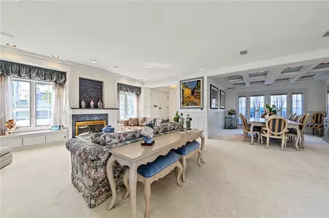 Living - 40 E Neapolitan Ln, Long Beach, CA 90803 photo 7 of 13
