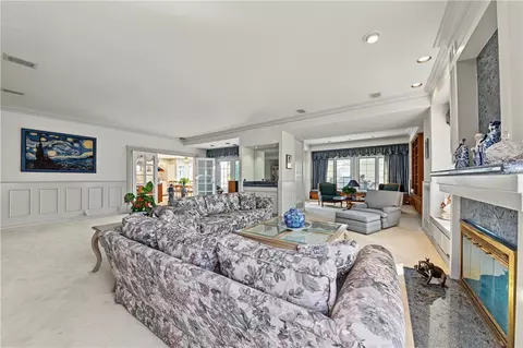 Living - 40 E Neapolitan Ln, Long Beach, CA 90803 photo 3 of 13