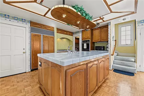 Kitchen - 40 E Neapolitan Ln, Long Beach, CA 90803 photo 4 of 7