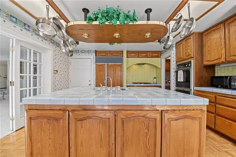 Kitchen - 40 E Neapolitan Ln, Long Beach, CA 90803 photo 7 of 7