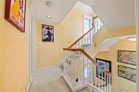 Entry Way - 40 E Neapolitan Ln, Long Beach, CA 90803 photo 4 of 5