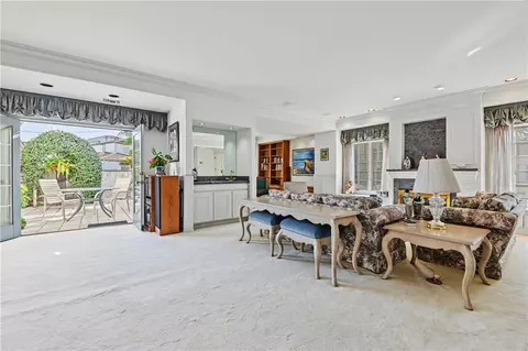Living - 40 E Neapolitan Ln, Long Beach, CA 90803 photo 2 of 13