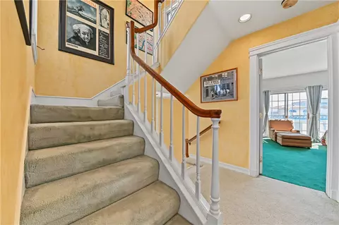 Entry Way - 40 E Neapolitan Ln, Long Beach, CA 90803 photo 3 of 5
