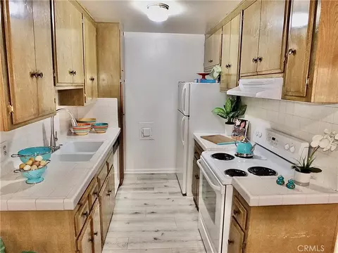 Kitchen - 545 Chestnut Ave #203, Long Beach, CA 90802 photo 1 of 1