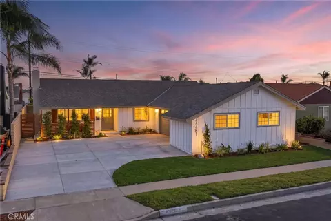 17781 Flintstone Ln, Huntington Beach, CA 92647