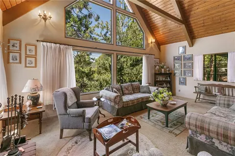 329 Grass Valley Rd, Lake Arrowhead, CA 92352