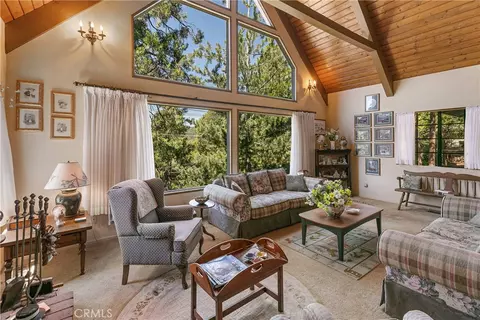 329 Grass Valley Rd, Lake Arrowhead, CA 92352