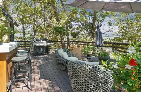Exterior - 514 Emerald Dr, Lake Arrowhead, CA 92352 photo 2 of 7