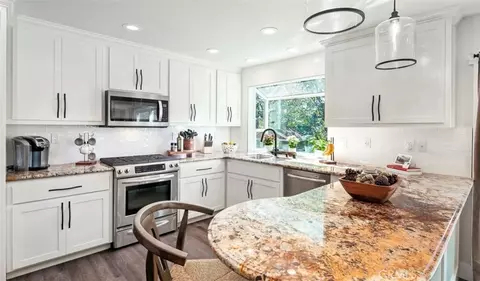 Kitchen - 514 Emerald Dr, Lake Arrowhead, CA 92352 photo 2 of 3