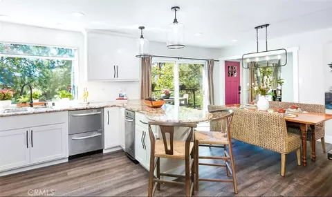 Kitchen - 514 Emerald Dr, Lake Arrowhead, CA 92352 photo 1 of 3