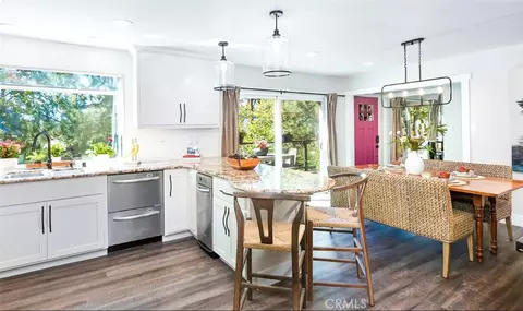 Kitchen - 514 Emerald Dr, Lake Arrowhead, CA 92352 photo 1 of 3