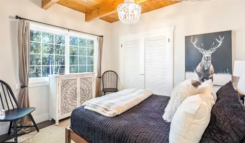 Bedroom - 514 Emerald Dr, Lake Arrowhead, CA 92352 photo 3 of 4