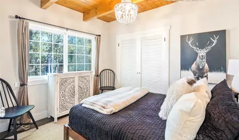 Bedroom - 514 Emerald Dr, Lake Arrowhead, CA 92352 photo 3 of 4
