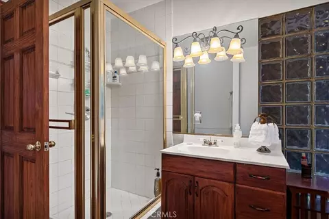 Bath - 226 Holiday Dr, Lake Arrowhead, CA 92352 photo 1 of 5