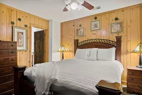 Bedroom - 226 Holiday Dr, Lake Arrowhead, CA 92352 photo 6 of 10