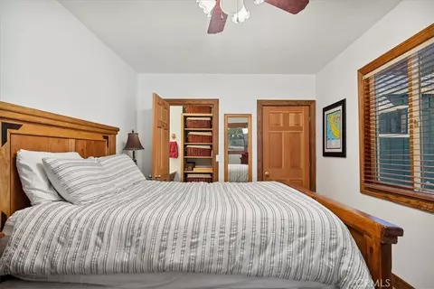 Bedroom - 226 Holiday Dr, Lake Arrowhead, CA 92352 photo 2 of 10