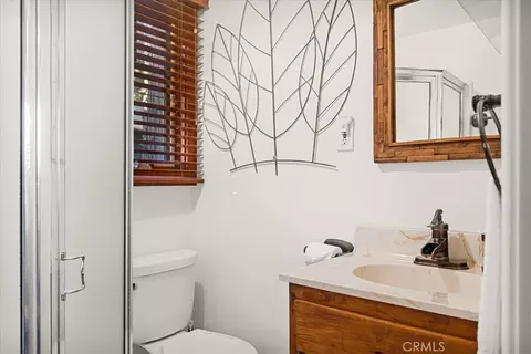 Bath - 226 Holiday Dr, Lake Arrowhead, CA 92352 photo 5 of 5