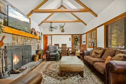 Living - 226 Holiday Dr, Lake Arrowhead, CA 92352 photo 4 of 4
