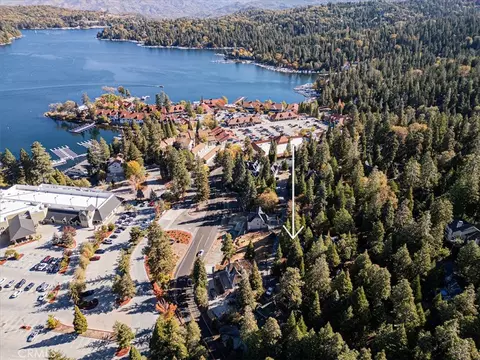 View/Area - 226 Holiday Dr, Lake Arrowhead, CA 92352 photo 2 of 3