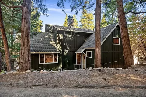 Exterior - 226 Holiday Dr, Lake Arrowhead, CA 92352 photo 6 of 7