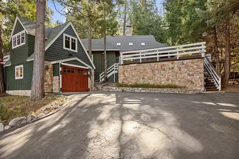 226 Holiday Dr, Lake Arrowhead, CA 92352