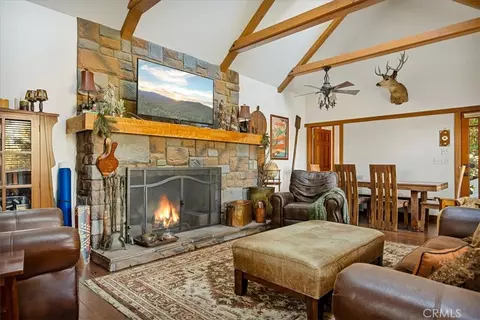 Living - 226 Holiday Dr, Lake Arrowhead, CA 92352 photo 2 of 4