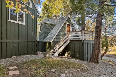 Exterior - 226 Holiday Dr, Lake Arrowhead, CA 92352 photo 7 of 7