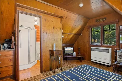 Bedroom - 226 Holiday Dr, Lake Arrowhead, CA 92352 photo 10 of 10