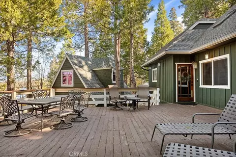 Exterior - 226 Holiday Dr, Lake Arrowhead, CA 92352 photo 5 of 7