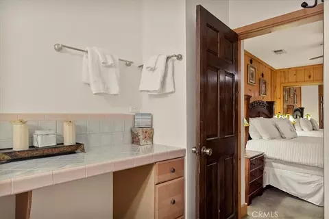 Bedroom - 226 Holiday Dr, Lake Arrowhead, CA 92352 photo 5 of 10