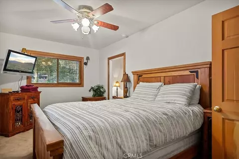 Bedroom - 226 Holiday Dr, Lake Arrowhead, CA 92352 photo 4 of 10