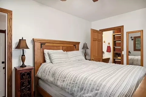 Bedroom - 226 Holiday Dr, Lake Arrowhead, CA 92352 photo 3 of 10