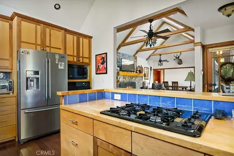 Kitchen - 226 Holiday Dr, Lake Arrowhead, CA 92352 photo 3 of 3