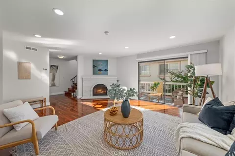 2407 Carnegie Ln #4, Redondo Beach, CA 90278