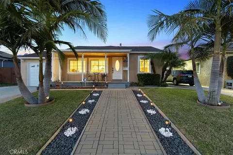 1055 W 131st St, Gardena, CA 90247