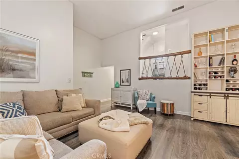609 Meyer Ln #17, Redondo Beach, CA 90278