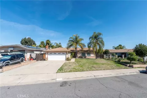 559 Highlands Rd, Lake Elsinore, CA 92530