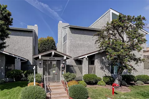 609 Meyer Ln #18, Redondo Beach, CA 90278