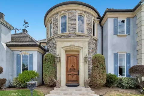 900 Meyer Ln, Redondo Beach, CA 90278