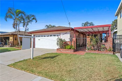 12707 Freeman, Hawthorne, CA 90250