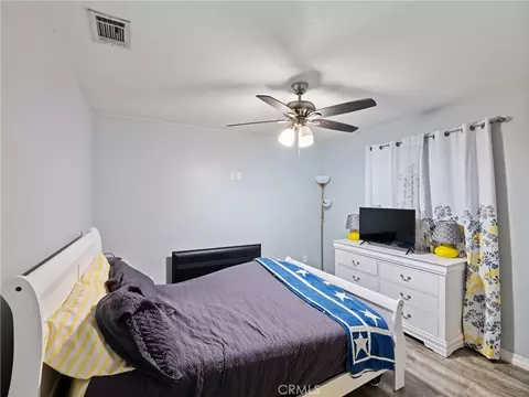 Bedroom - 34646 Paseo Del Valle, Barstow, CA 92311 photo 2 of 4
